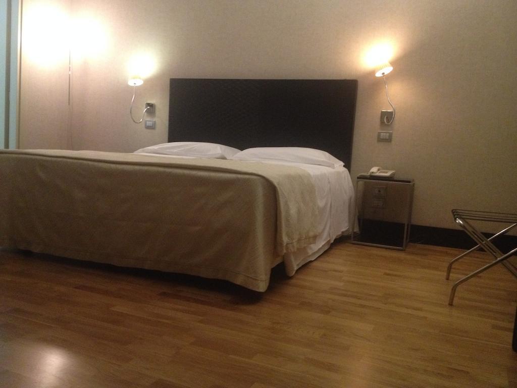Mh Design Hotel Napoli Esterno foto
